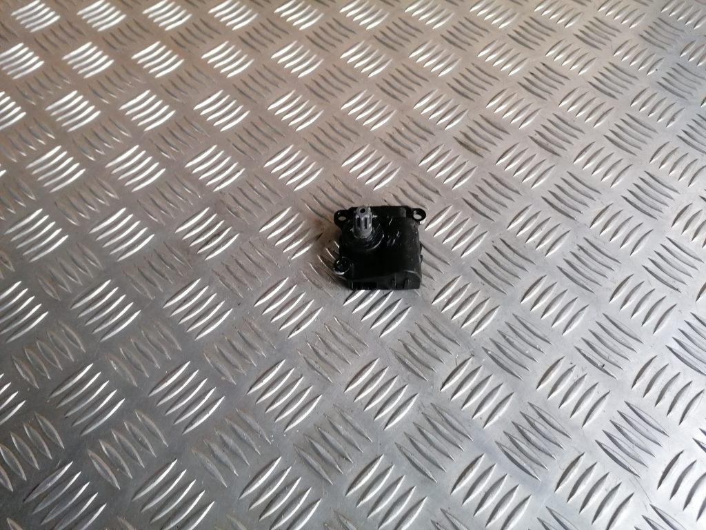 Apsildes sistēmas aktuators priekš HYUNDAI I30 2012 1 Apsildes sistēmas aktuators priekš HYUNDAI I30 2012