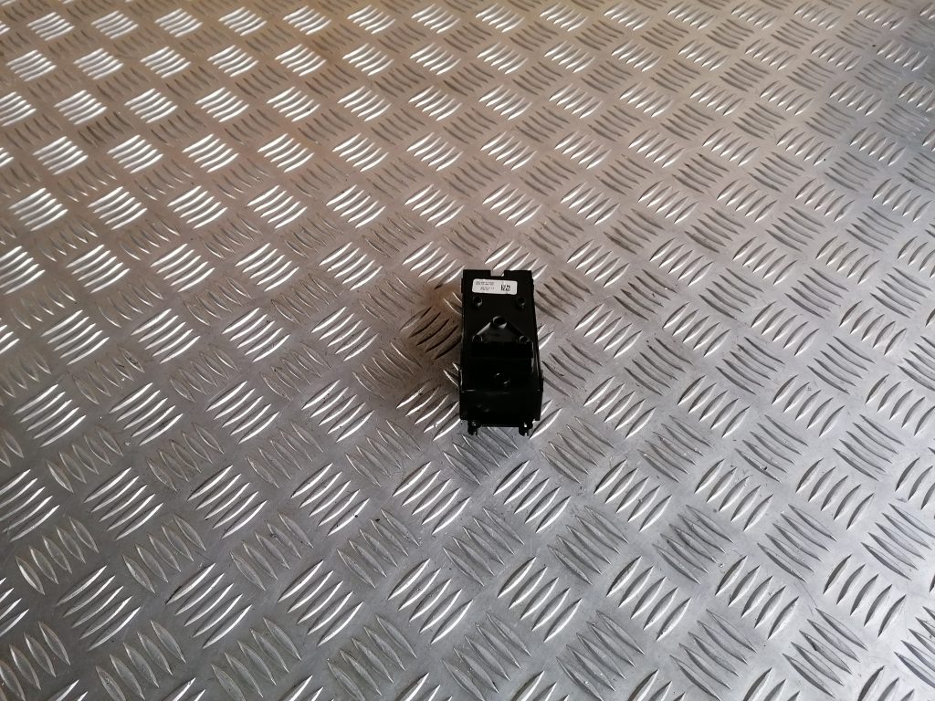 Šofera durvju slēdža pogas priekš HYUNDAI I30 2012 2 Šofera durvju slēdža pogas priekš HYUNDAI I30 2012