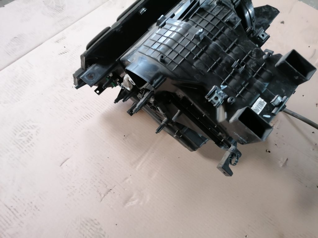 Salona sildītājs priekš HYUNDAI I30 2012 4 Salona sildītājs priekš HYUNDAI I30 2012