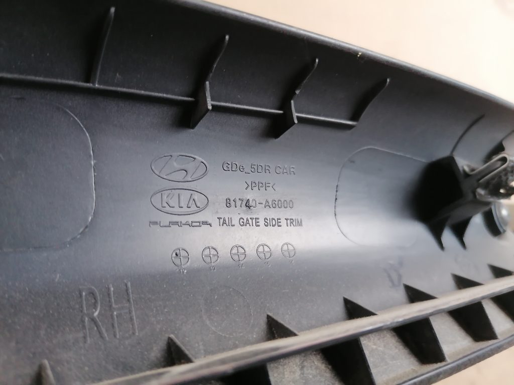 Bagāžnieka vāka apdare priekš HYUNDAI I30 2012 2 Bagāžnieka vāka apdare priekš HYUNDAI I30 2012