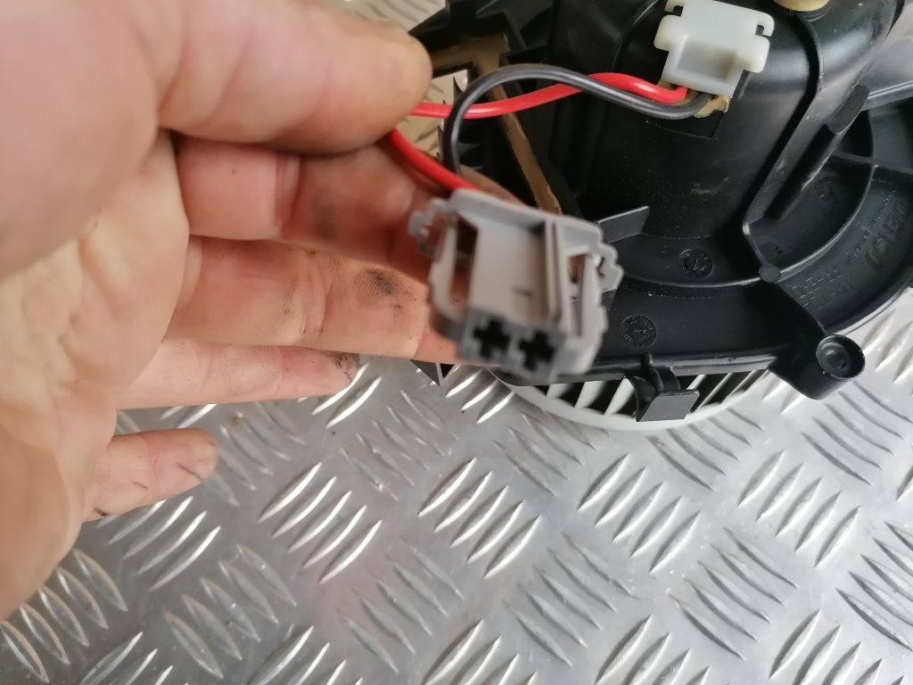 Salona ventilators priekš CITROEN PICASSO 2007 5 Salona ventilators priekš CITROEN PICASSO 2007