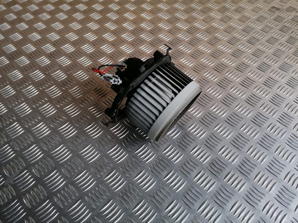 Salona ventilators priekš CITROEN PICASSO 2007 2 Salona ventilators priekš CITROEN PICASSO 2007