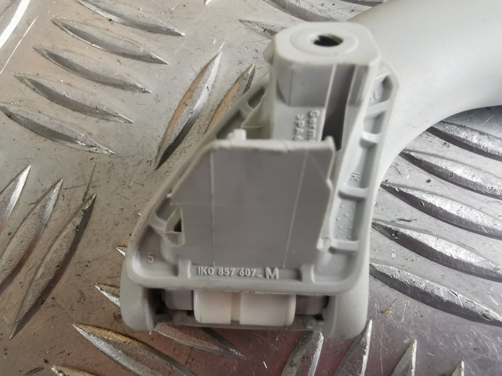 Salona rokturis griestos priekš VW PASSAT CC 2009 3 Salona rokturis griestos priekš VW PASSAT CC 2009