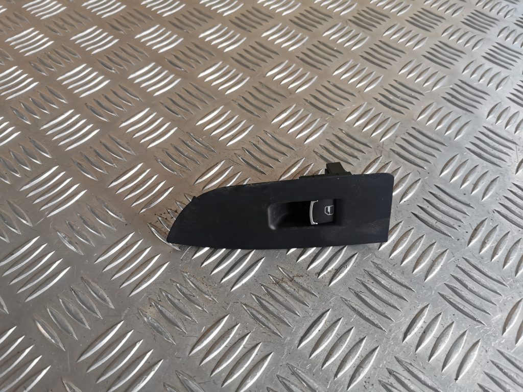 Stikla pacelšanas poga priekš VW PASSAT CC 2009 1 Stikla pacelšanas poga priekš VW PASSAT CC 2009