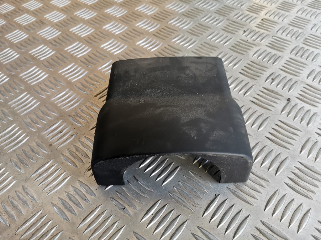 Stūres statnes putekļu aizsargs (salonā) priekš AUDI A6 1998 1 Stūres statnes putekļu aizsargs (salonā) priekš AUDI A6 1998