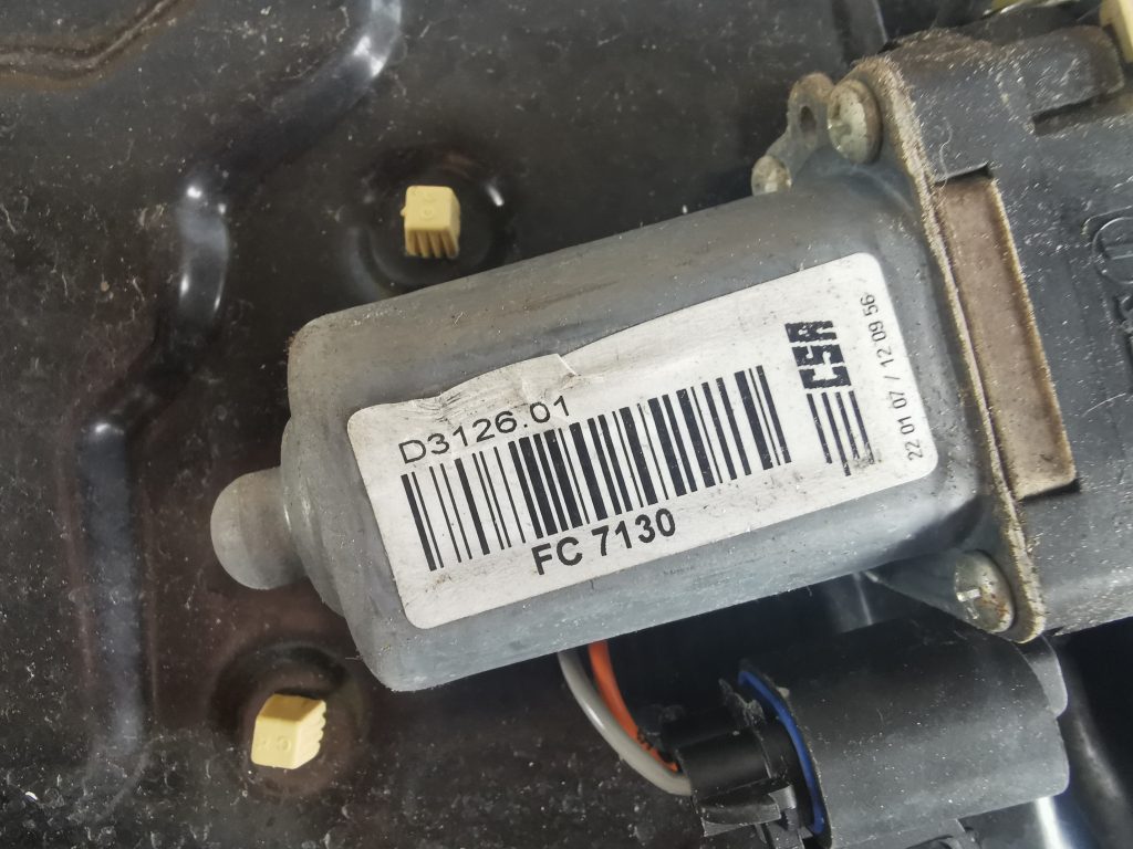 Stikla pacelšanas mehānisma panele priekš LAND ROVER FREELANDER 2007 9 Stikla pacelšanas mehānisma panele priekš LAND ROVER FREELANDER 2007