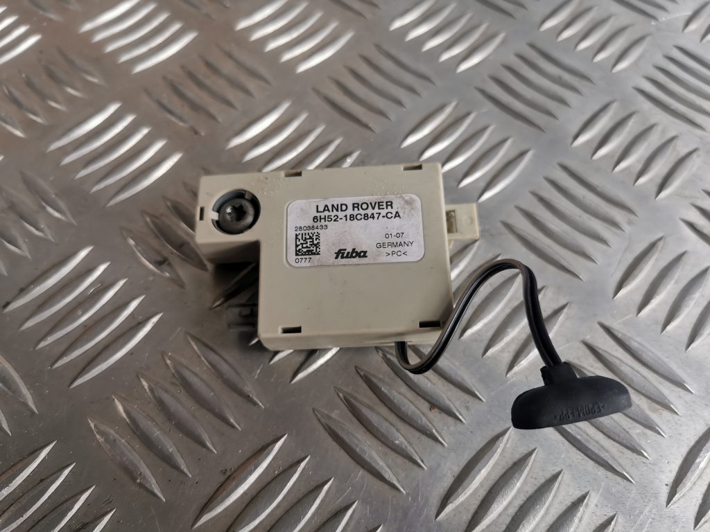 Antenas pastiprinātāja bloks priekš LAND ROVER FREELANDER 2007 3 Antenas pastiprinātāja bloks priekš LAND ROVER FREELANDER 2007