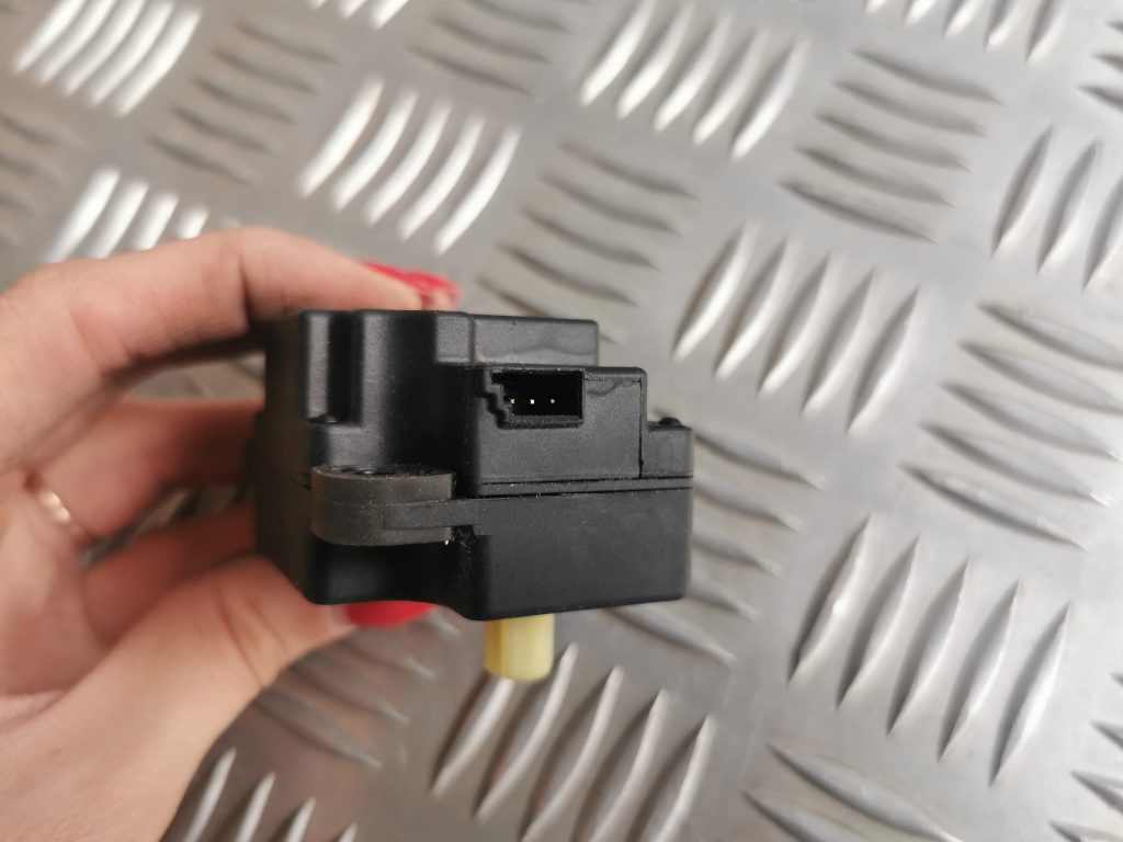 Apsildes sistēmas aktuators priekš LAND ROVER FREELANDER 2007 5 Apsildes sistēmas aktuators priekš LAND ROVER FREELANDER 2007