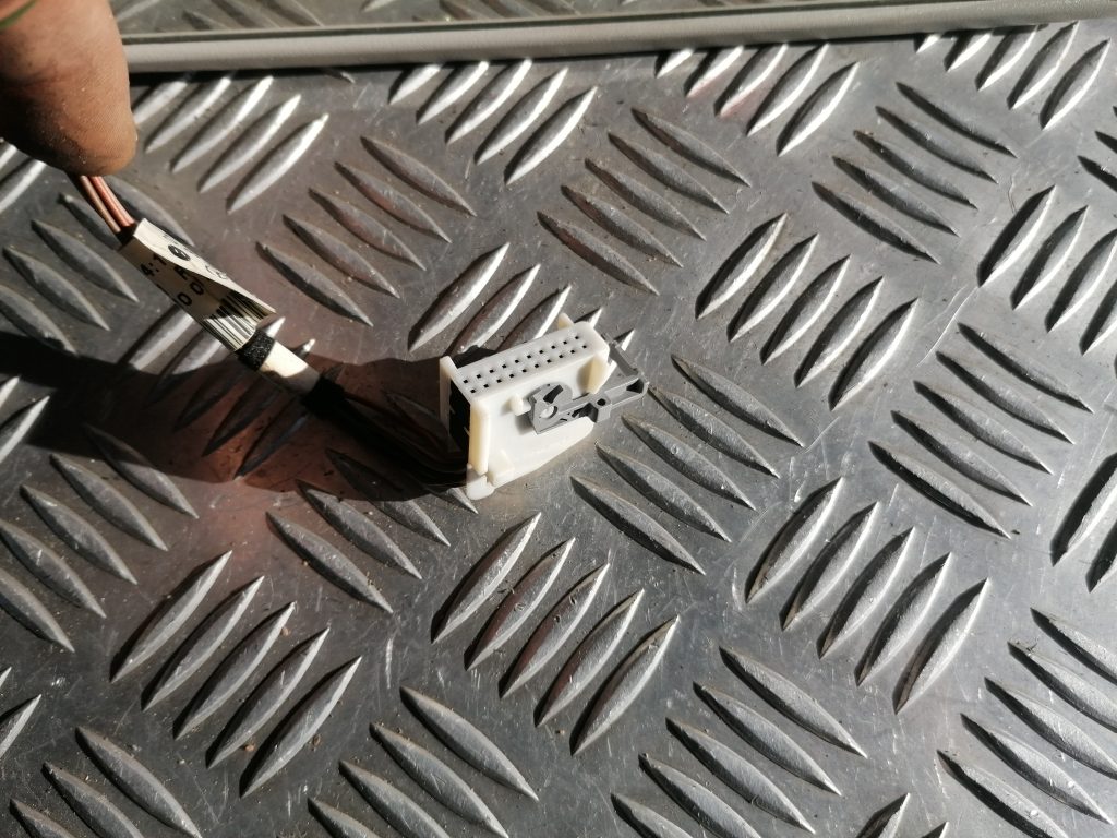 Salona atpakaļskata spogulis priekš MERCEDES BENZ ML320 2005 BLACK 5 Salona atpakaļskata spogulis priekš MERCEDES BENZ ML320 2005 BLACK