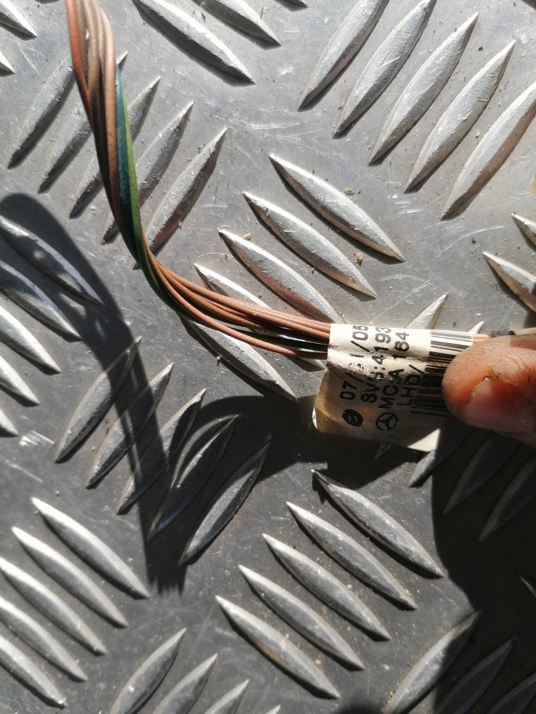 Salona atpakaļskata spogulis priekš MERCEDES BENZ ML320 2005 BLACK 6 Salona atpakaļskata spogulis priekš MERCEDES BENZ ML320 2005 BLACK