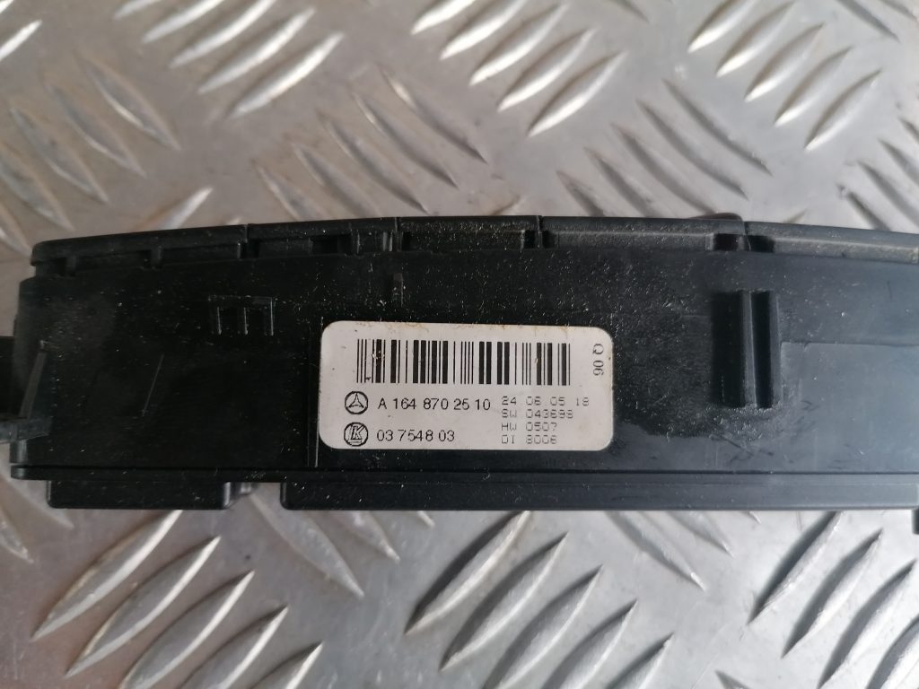 Mērinstrumentu paneļa pārslēgšanas pogas priekš MERCEDES BENZ ML320 2005 BLACK 5 Mērinstrumentu paneļa pārslēgšanas pogas priekš MERCEDES BENZ ML320 2005 BLACK