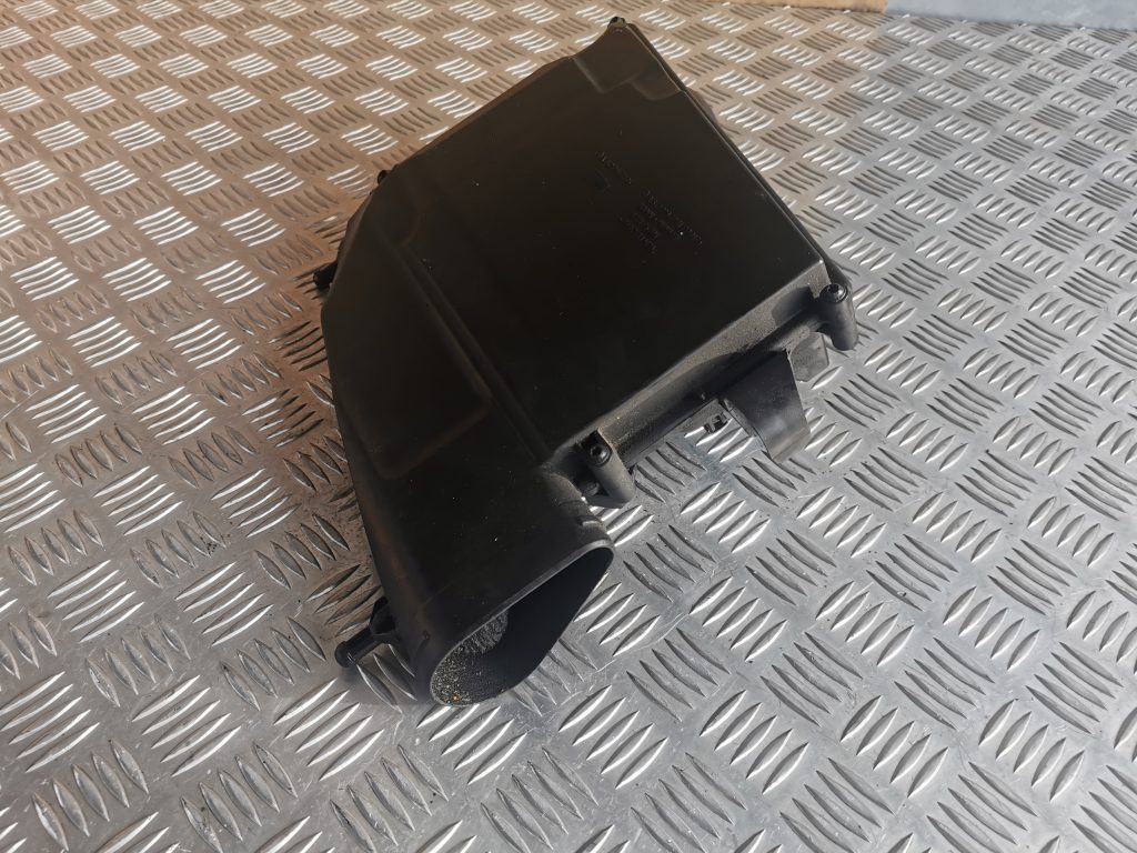 Gaisa filtra korpuss priekš MERCEDES BENZ ML320 2005 BLACK 4 Gaisa filtra korpuss priekš MERCEDES BENZ ML320 2005 BLACK