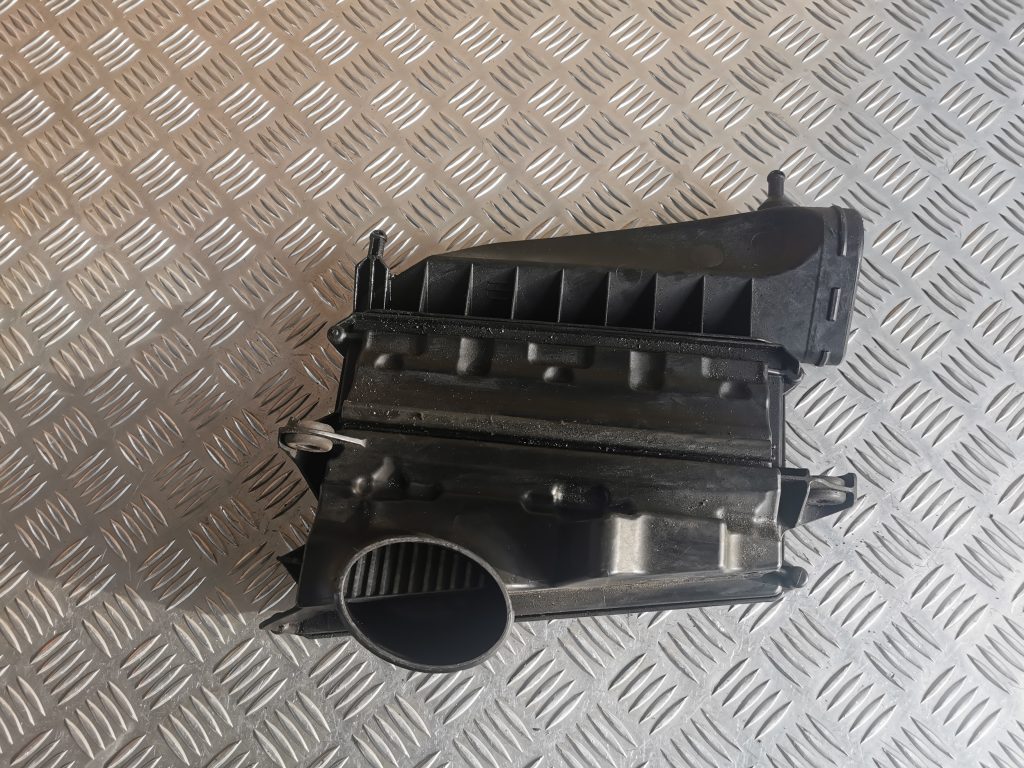 Gaisa filtra korpuss priekš MERCEDES BENZ ML320 2005 BLACK 2 Gaisa filtra korpuss priekš MERCEDES BENZ ML320 2005 BLACK