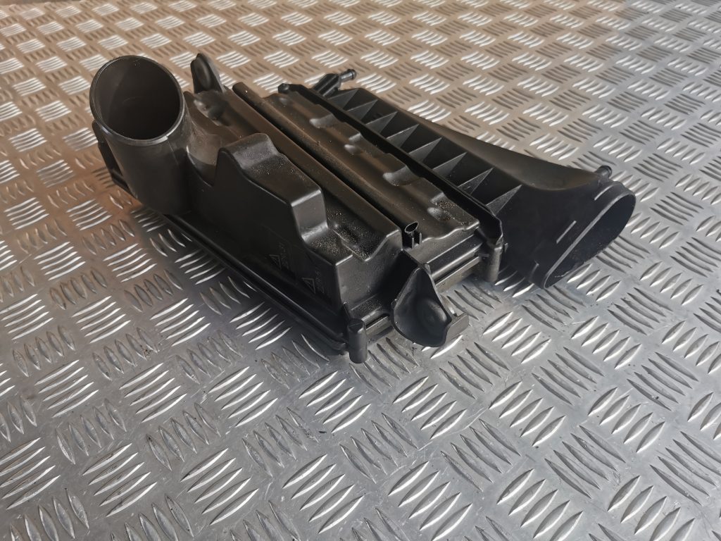 Gaisa filtra korpuss priekš MERCEDES BENZ ML320 2005 BLACK 3 Gaisa filtra korpuss priekš MERCEDES BENZ ML320 2005 BLACK