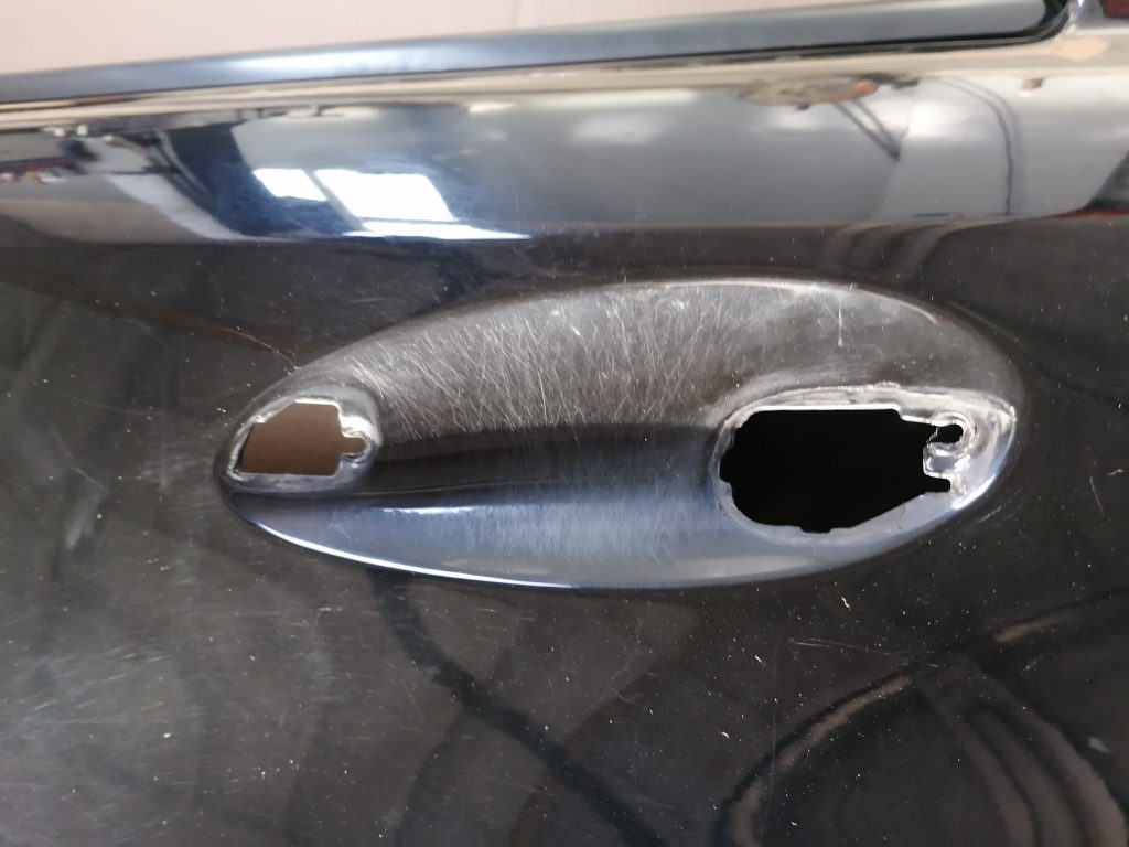 Aizmugurējās kreisās durvis priekš MERCEDES BENZ ML320 2005 BLACK 3 Aizmugurējās kreisās durvis priekš MERCEDES BENZ ML320 2005 BLACK