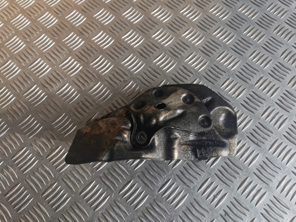 Karstuma aizsargs (mazs) priekš MERCEDES BENZ ML320 2005 BLACK 3 Karstuma aizsargs (mazs) priekš MERCEDES BENZ ML320 2005 BLACK