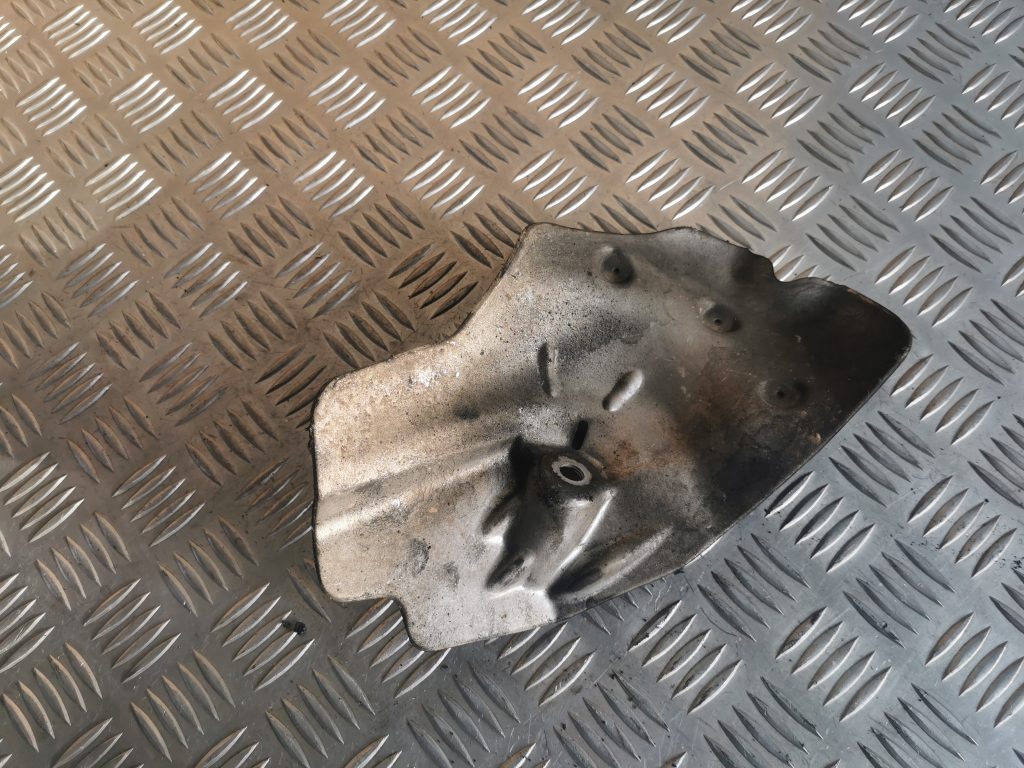 Karstuma aizsargs (mazs) priekš MERCEDES BENZ ML320 2005 BLACK 3 Karstuma aizsargs (mazs) priekš MERCEDES BENZ ML320 2005 BLACK