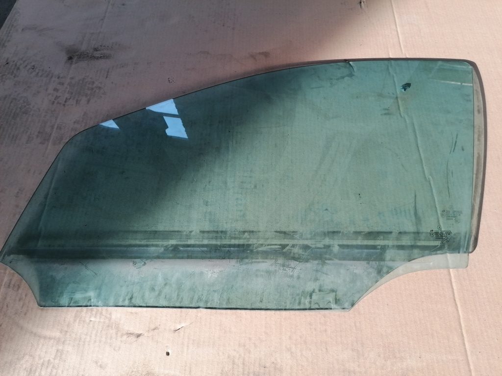 Priekšējo kreiso durvju stikls priekš MERCEDES BENZ ML320 2005 BLACK 2 Priekšējo kreiso durvju stikls priekš MERCEDES BENZ ML320 2005 BLACK