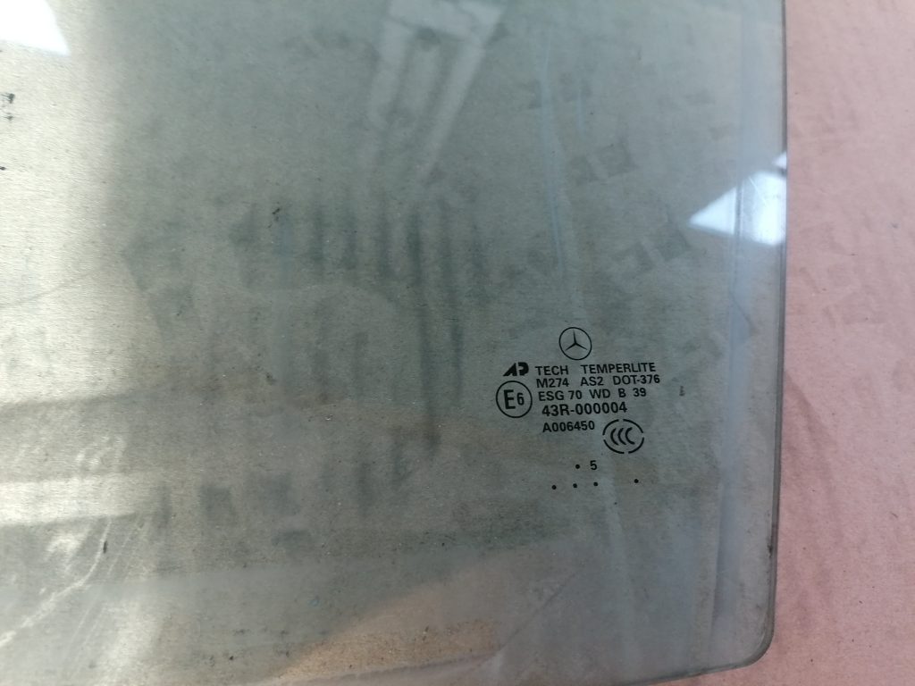 Priekšējo kreiso durvju stikls priekš MERCEDES BENZ ML320 2005 BLACK 3 Priekšējo kreiso durvju stikls priekš MERCEDES BENZ ML320 2005 BLACK