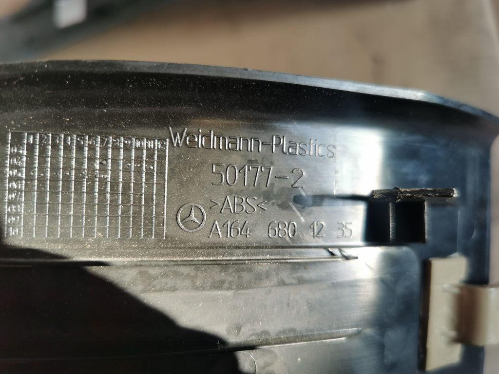 Sliekšņa aizmugurēja laba uzlika (salonā) priekš MERCEDES BENZ ML320 2005 BLACK 3 Sliekšņa aizmugurēja laba uzlika (salonā) priekš MERCEDES BENZ ML320 2005 BLACK