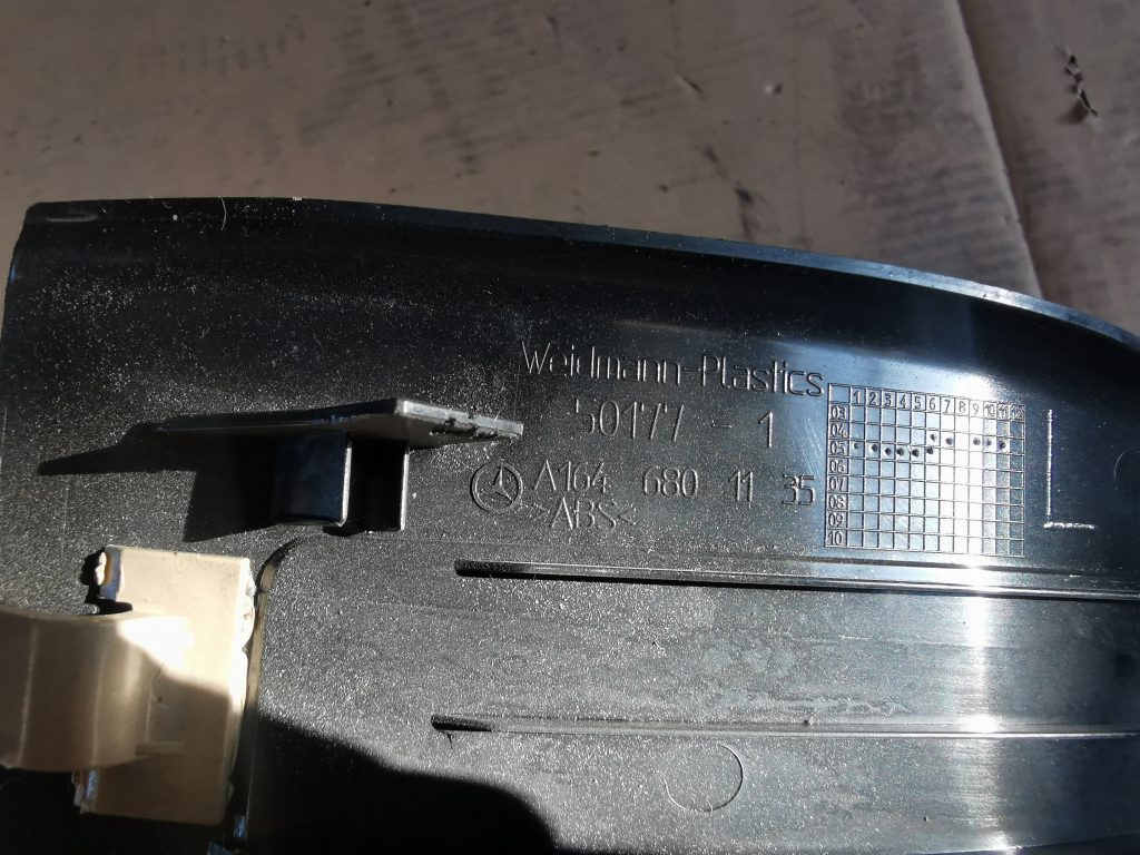 Sliekšņa aizmugurēja laba uzlika (salonā) priekš MERCEDES BENZ ML320 2005 BLACK 4 Sliekšņa aizmugurēja laba uzlika (salonā) priekš MERCEDES BENZ ML320 2005 BLACK