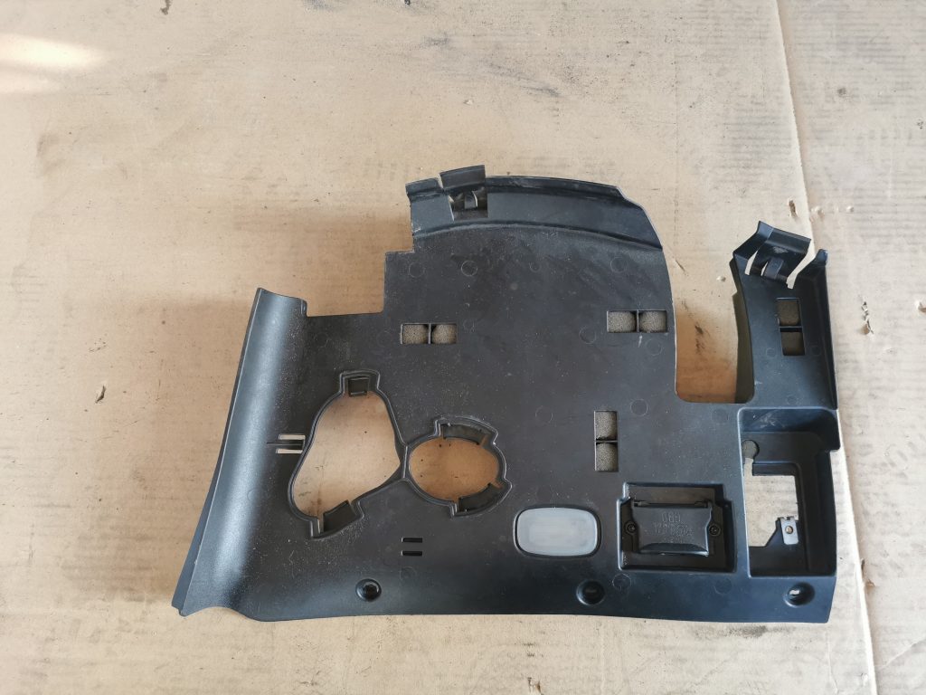 Mērinstrumentu paneļa apakšēja apdare priekš MERCEDES BENZ ML320 2005 BLACK 1 Mērinstrumentu paneļa apakšēja apdare priekš MERCEDES BENZ ML320 2005 BLACK