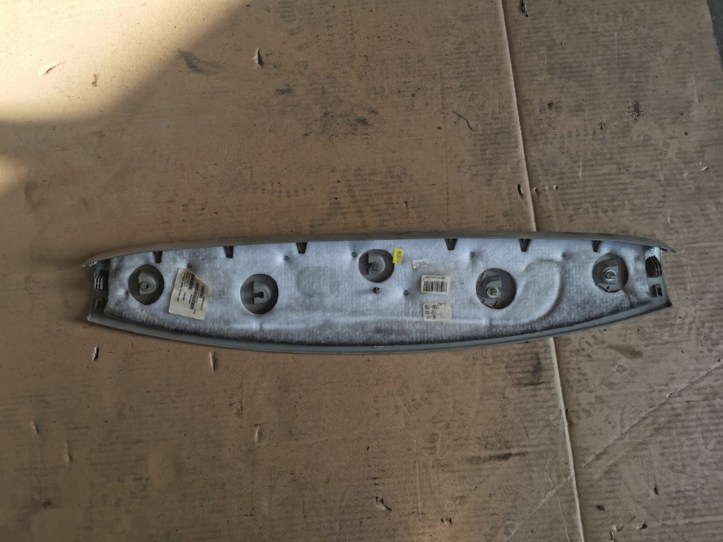 Bagāžnieka vāka apdare priekš MERCEDES BENZ ML320 2005 BLACK 2 Bagāžnieka vāka apdare priekš MERCEDES BENZ ML320 2005 BLACK