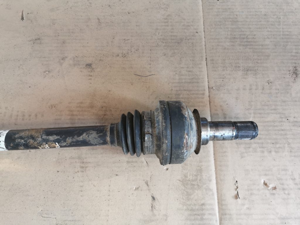 Pusass aizmugurē priekš MERCEDES BENZ ML320 2005 BLACK 4 Pusass aizmugurē priekš MERCEDES BENZ ML320 2005 BLACK