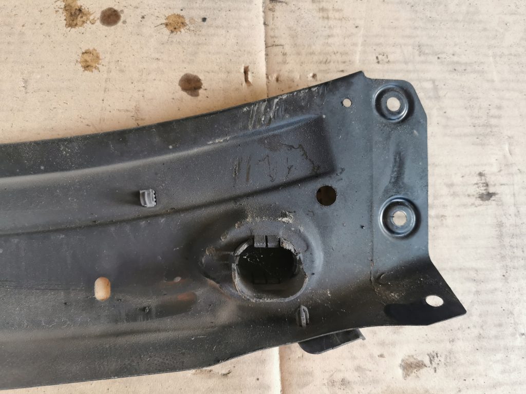 Priekšējā radiatora rāmja augšēja daļa priekš MERCEDES BENZ ML320 2005 BLACK 4 Priekšējā radiatora rāmja augšēja daļa priekš MERCEDES BENZ ML320 2005 BLACK