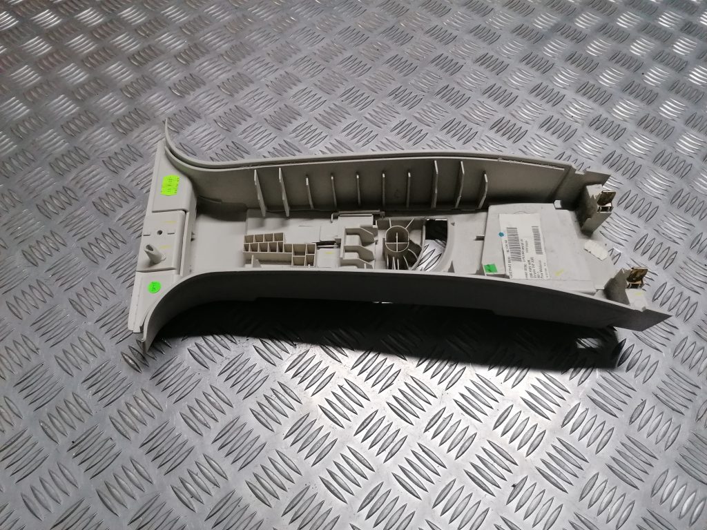 Vidējas salona statnes apdare priekš DODGE JOURNEY 2008 3 Vidējas salona statnes apdare priekš DODGE JOURNEY 2008