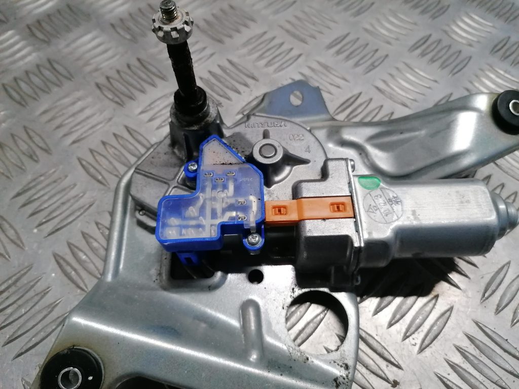 Aizmugurējā stikla tīrītāja motors priekš SUBARU LEGACY 2011 2 Aizmugurējā stikla tīrītāja motors priekš SUBARU LEGACY 2011