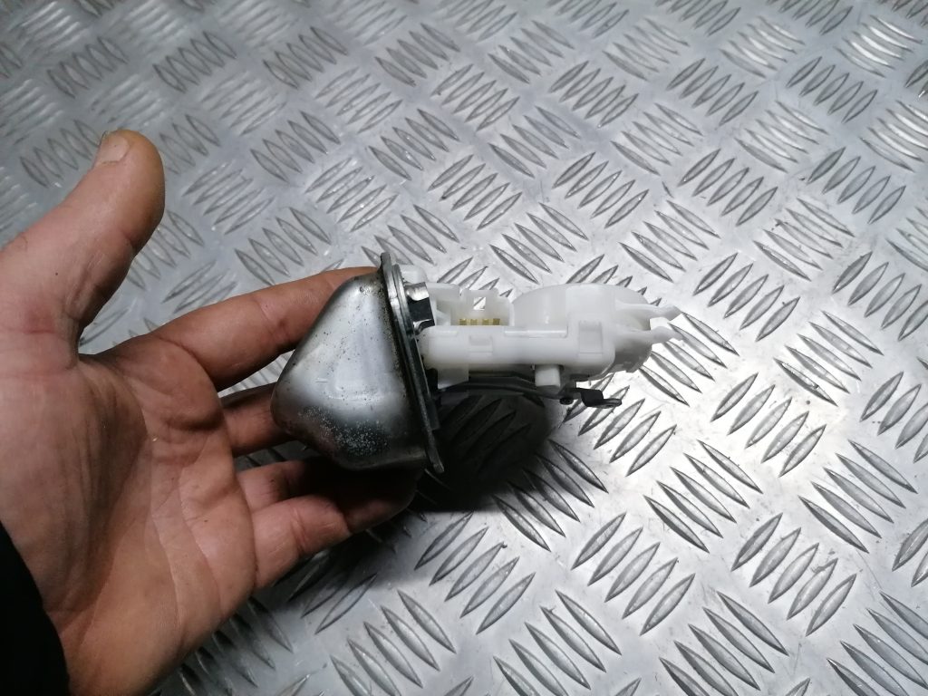 Bagāžnieka vāka slēdzene priekš SUBARU LEGACY 2011 3 Bagāžnieka vāka slēdzene priekš SUBARU LEGACY 2011