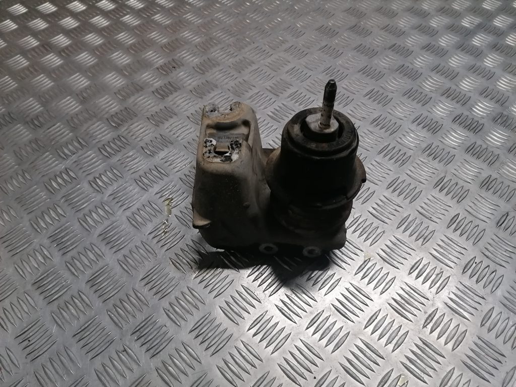 Dzinēja spilvens priekš SUBARU LEGACY 2011 1 Dzinēja spilvens priekš SUBARU LEGACY 2011