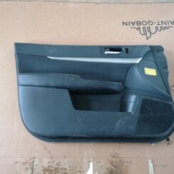 Priekšējo kreiso durvju apdare priekš SUBARU LEGACY 2011