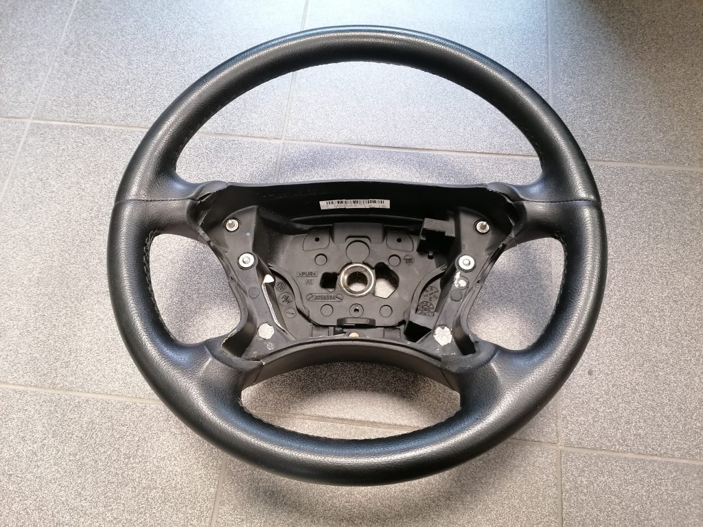 Stūre priekš MERCEDES BENZ CLS 320 2005 1 Stūre priekš MERCEDES BENZ CLS 320 2005