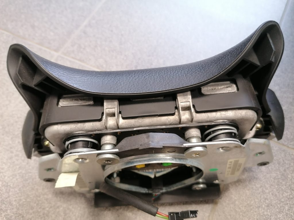 Stūres drošības spilvens priekš MERCEDES BENZ CLS 320 2005 3 Stūres drošības spilvens priekš MERCEDES BENZ CLS 320 2005