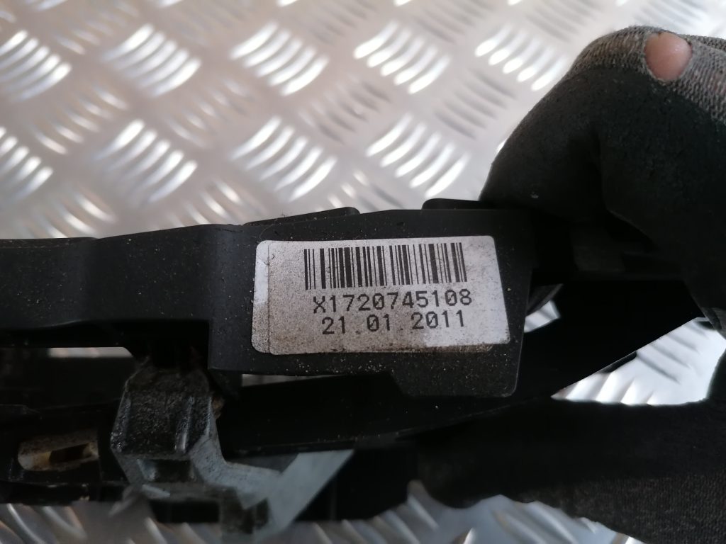 Durvju roktura iekšējais stiprinājums priekš BMW 520D F11 2011 TOURING 4 Durvju roktura iekšējais stiprinājums priekš BMW 520D F11 2011 TOURING