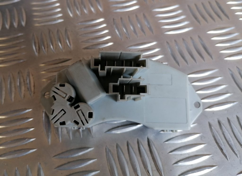 Salona ventilatora rezistors priekš BMW 1 E87 2009 WHITE 3 Salona ventilatora rezistors priekš BMW 1 E87 2009 WHITE