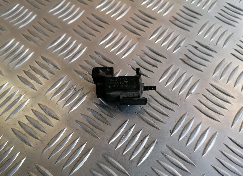 Solenoīda vakuuma vārsts priekš BMW 1 E87 2009 WHITE 1 Solenoīda vakuuma vārsts priekš BMW 1 E87 2009 WHITE