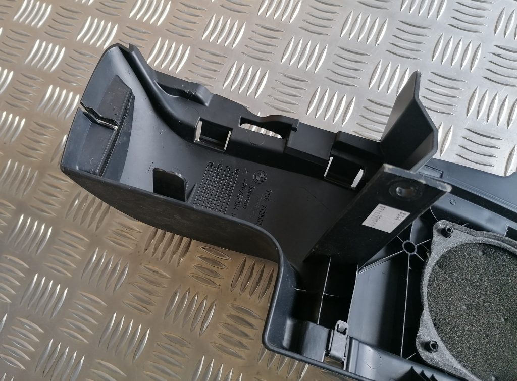 Bagāžnieka žalūziju sliedes priekš BMW 1 E87 2009 WHITE 3 Bagāžnieka žalūziju sliedes priekš BMW 1 E87 2009 WHITE