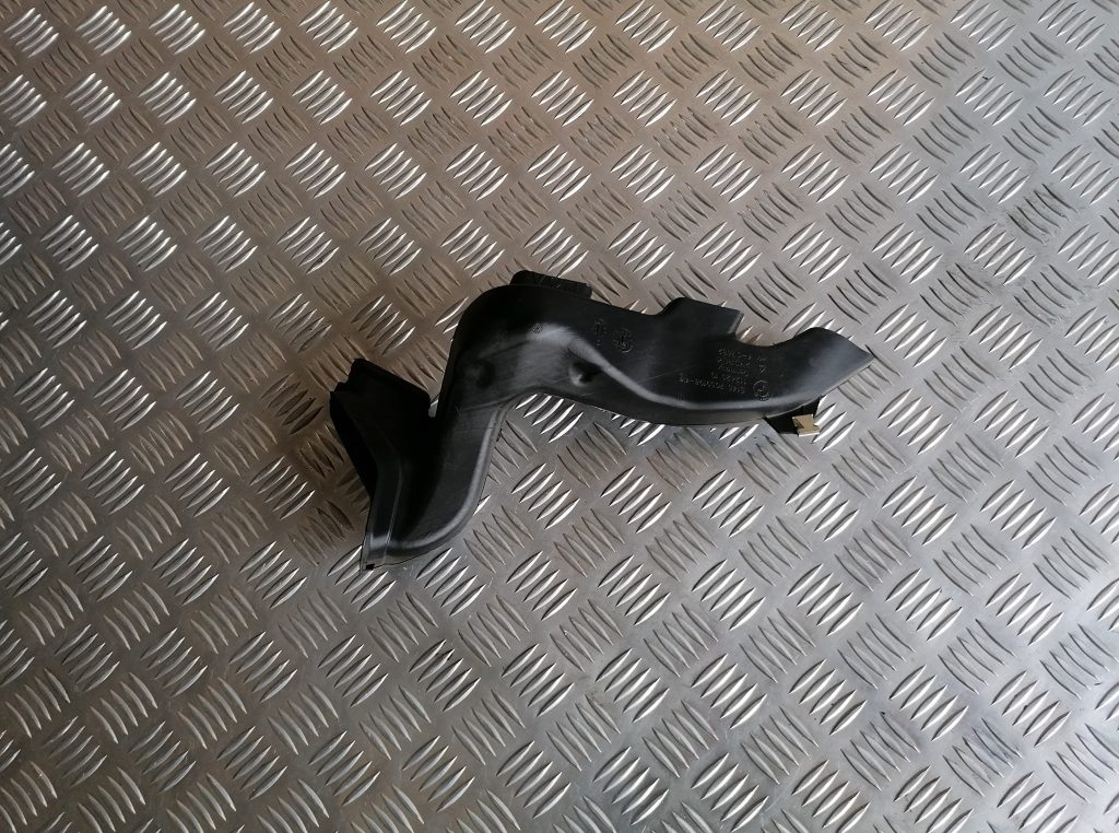 Salona gaisa vads priekš BMW 1 E87 2009 WHITE 2 Salona gaisa vads priekš BMW 1 E87 2009 WHITE