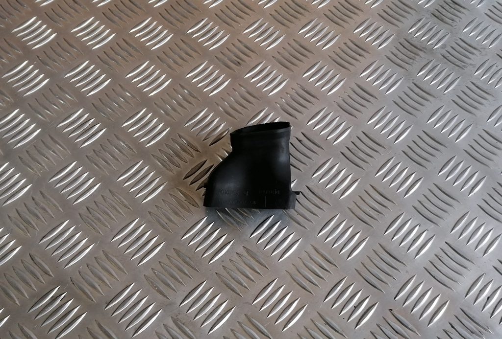 Salona gaisa vads priekš BMW 1 E87 2009 WHITE 1 Salona gaisa vads priekš BMW 1 E87 2009 WHITE