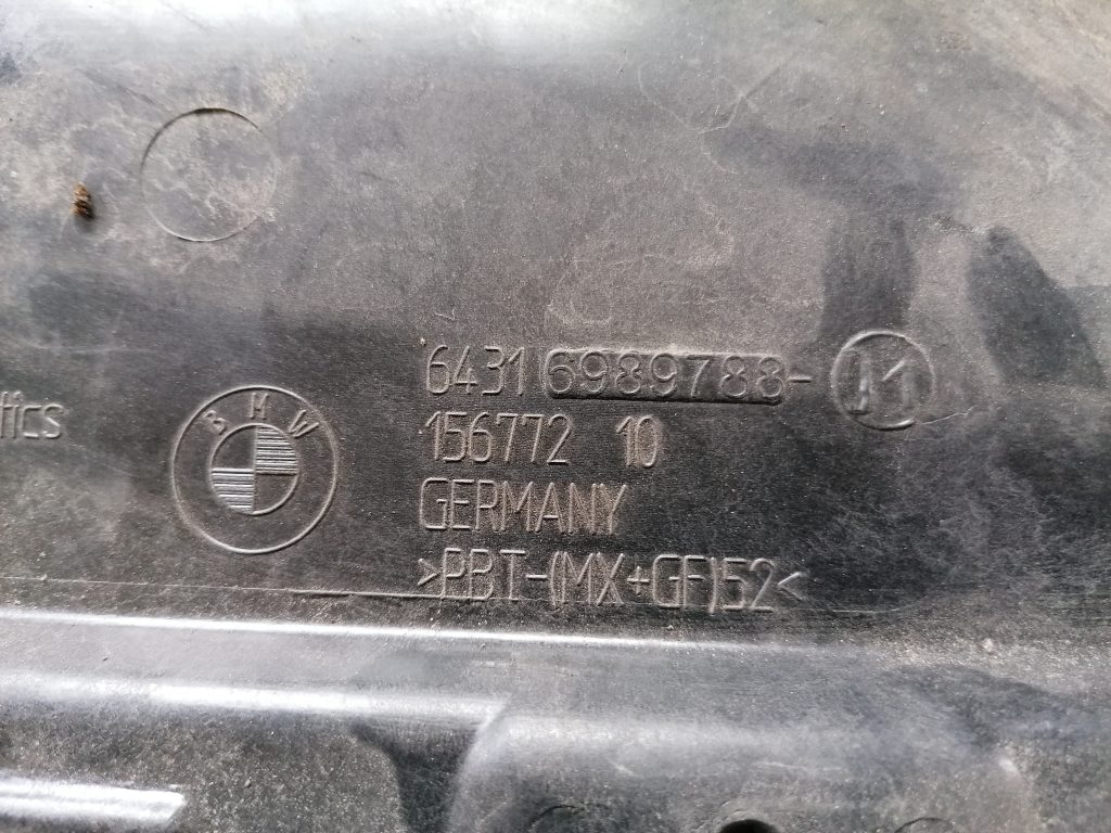 Salona gaisa filtra korpuss priekš BMW 1 E87 2009 WHITE 3 Salona gaisa filtra korpuss priekš BMW 1 E87 2009 WHITE