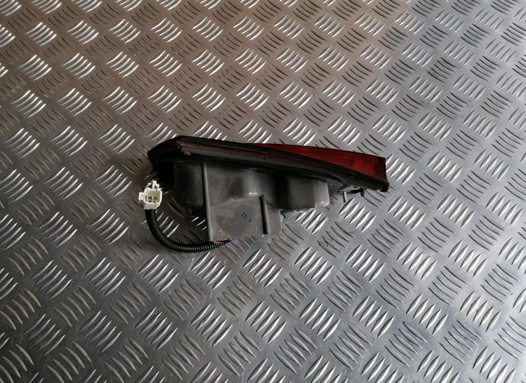 Bagāžnieka vāka kreisais lukturis priekš LEXUS IS250 2007 3 Bagāžnieka vāka kreisais lukturis priekš LEXUS IS250 2007