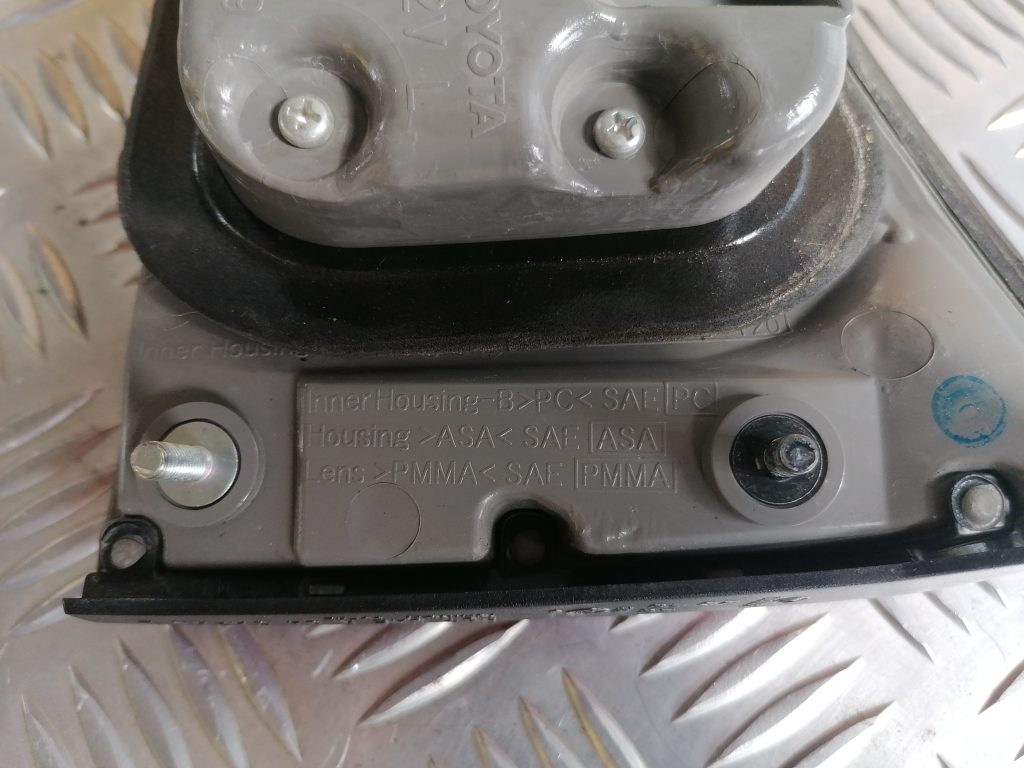 Bagāžnieka vāka kreisais lukturis priekš LEXUS IS250 2007 5 Bagāžnieka vāka kreisais lukturis priekš LEXUS IS250 2007