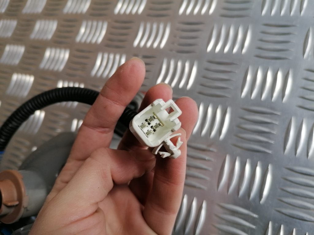 Bagāžnieka vāka kreisais lukturis priekš LEXUS IS250 2007 6 Bagāžnieka vāka kreisais lukturis priekš LEXUS IS250 2007