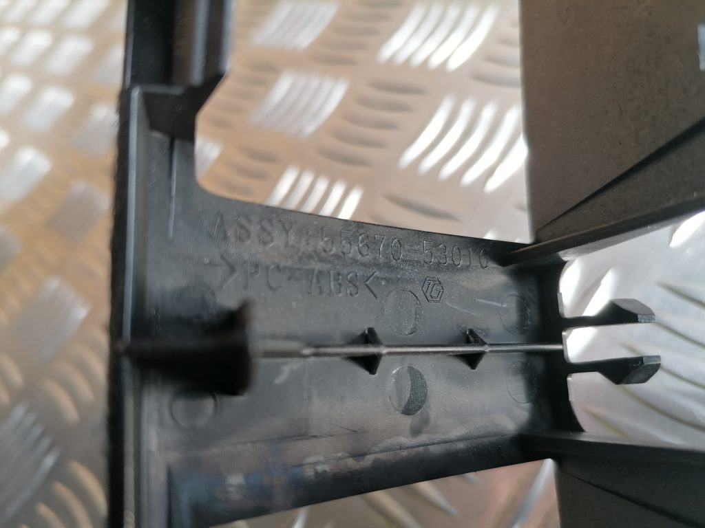 Mērinstrumentu paneļa dekoratīvais rāmis priekš LEXUS IS250 2007 4 Mērinstrumentu paneļa dekoratīvais rāmis priekš LEXUS IS250 2007