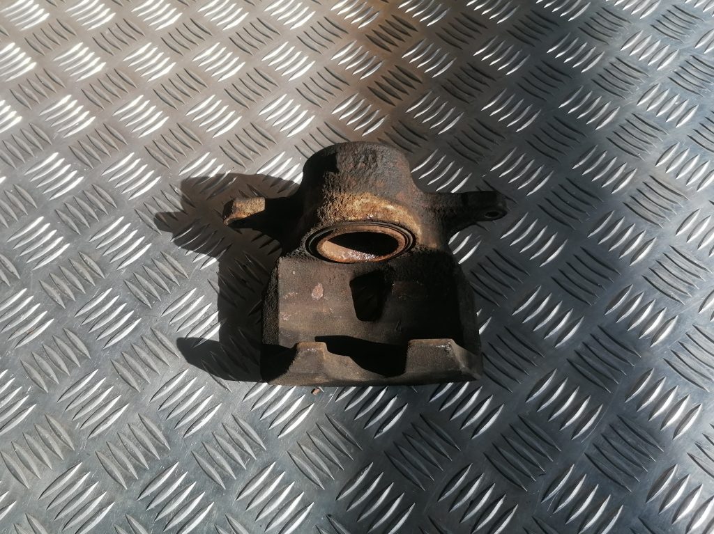 Priekšējais labais suports priekš LEXUS IS250 2007 2 Priekšējais labais suports priekš LEXUS IS250 2007