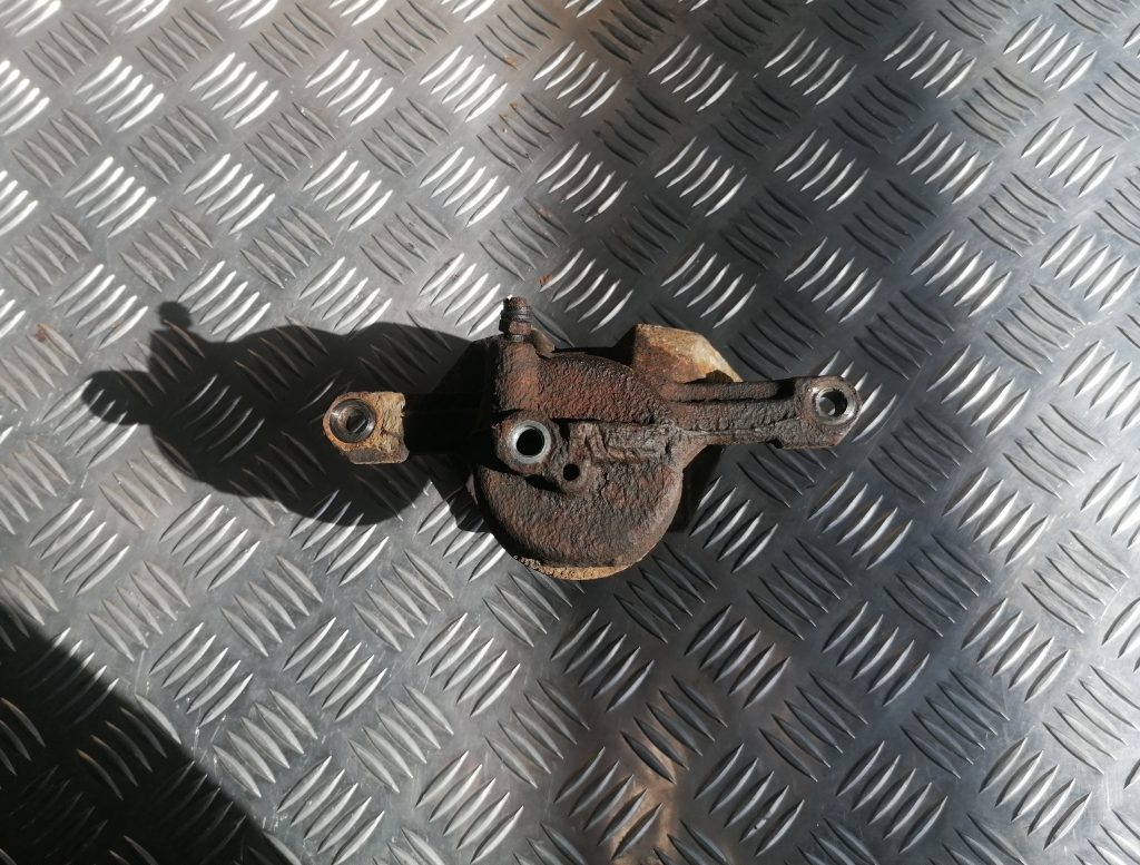 Priekšējais labais suports priekš LEXUS IS250 2007 3 Priekšējais labais suports priekš LEXUS IS250 2007