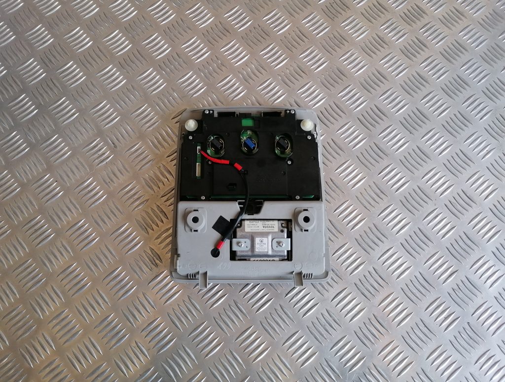 Salona apgaismojuma panelis priekš LEXUS IS250 2007 2 Salona apgaismojuma panelis priekš LEXUS IS250 2007